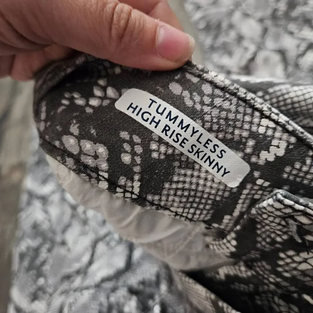 Seven7 Tummyless High Rise Skinny Snake Jeans - Picture 6 of 9